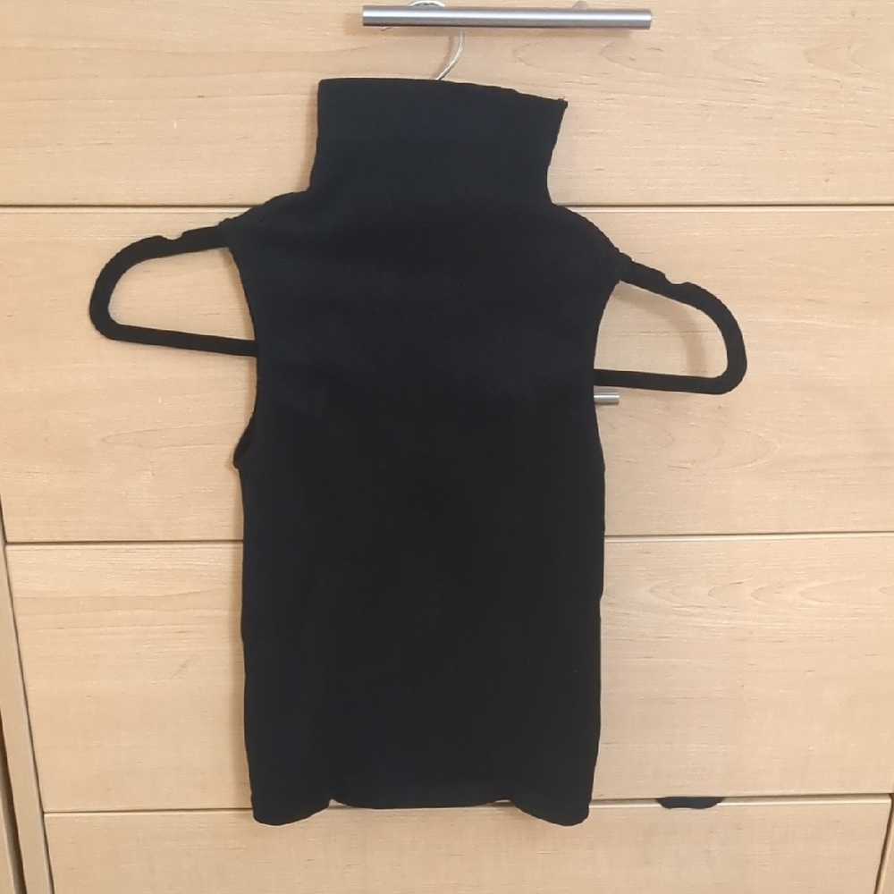 Black Turtleneck Sleeveless Top